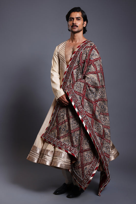 CF dupatta maroon
