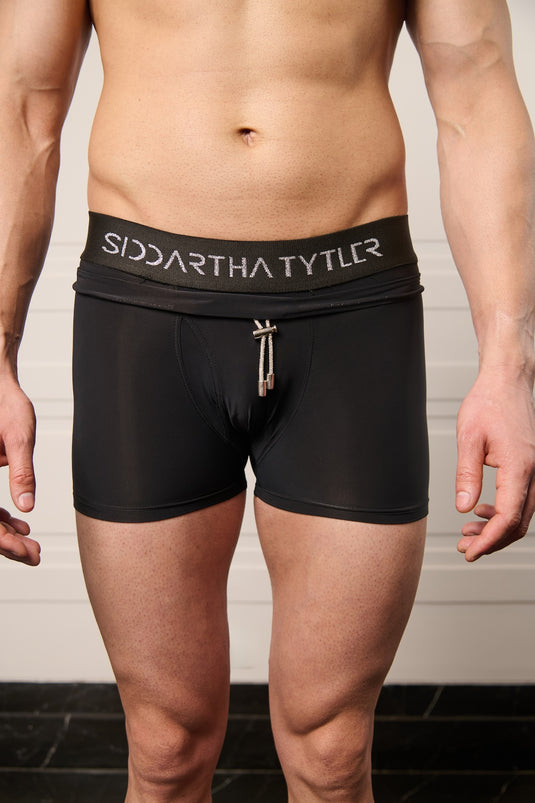 Resort silver on black layered trunk