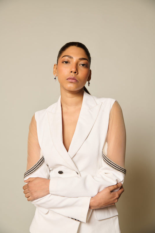 checkmate Ivory necklace suit