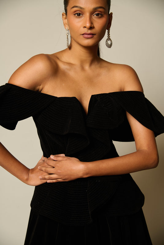 checkmate Black velvet slit skirt
