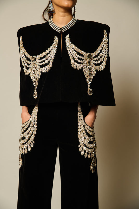 checkmate Necklace cape