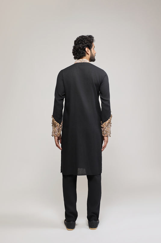 Unapologetic necklace yoke kurta