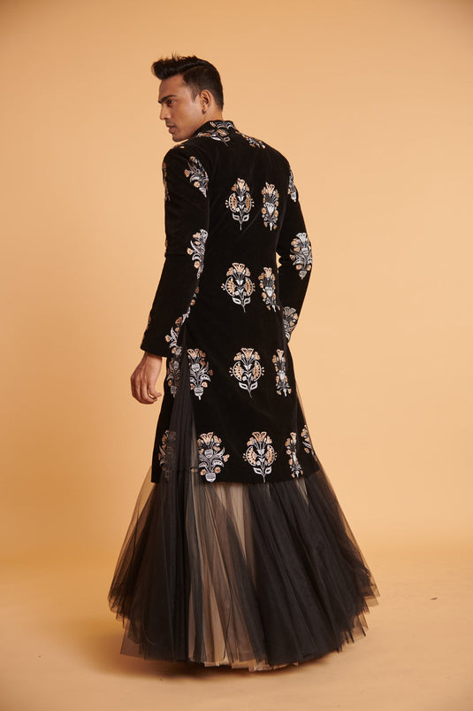 husn Noir sheer modern
