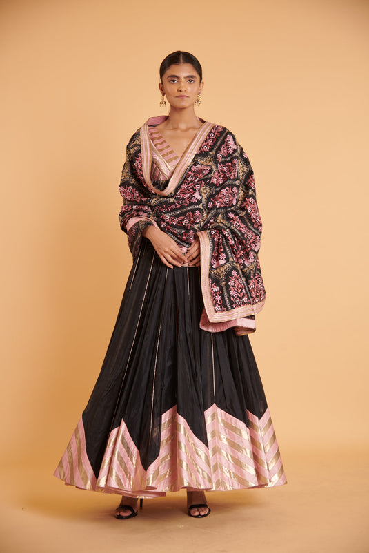 husn Noir blush gilded aari chevron anarkali