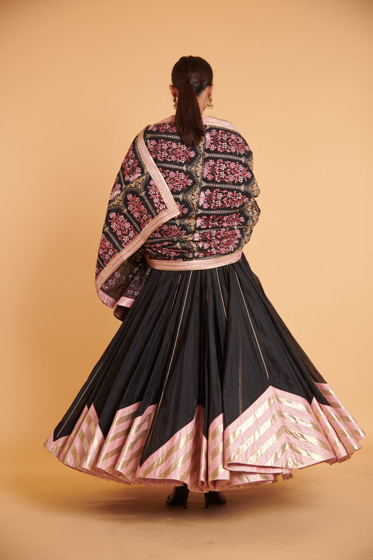 husn Noir blush gilded aari chevron anarkali