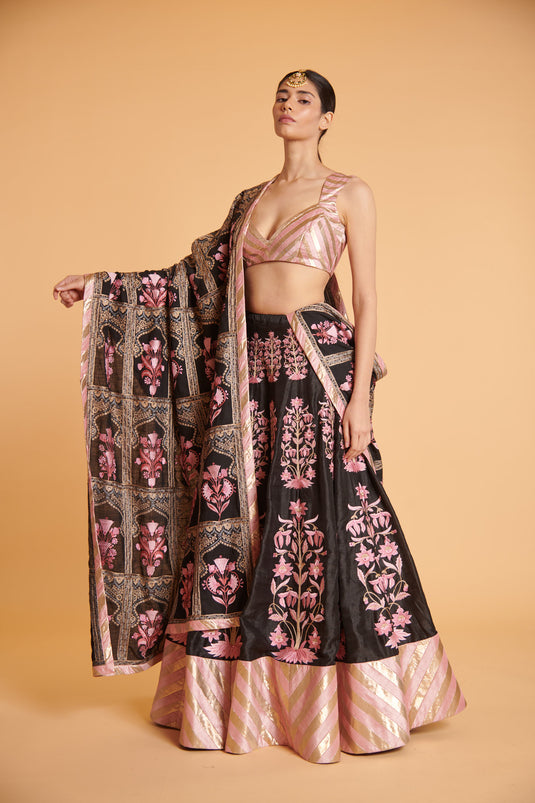 husn Noir blush gilded aari chevron tradition