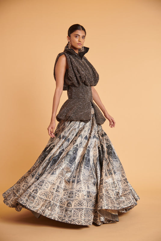 husn Mughal arian tradition