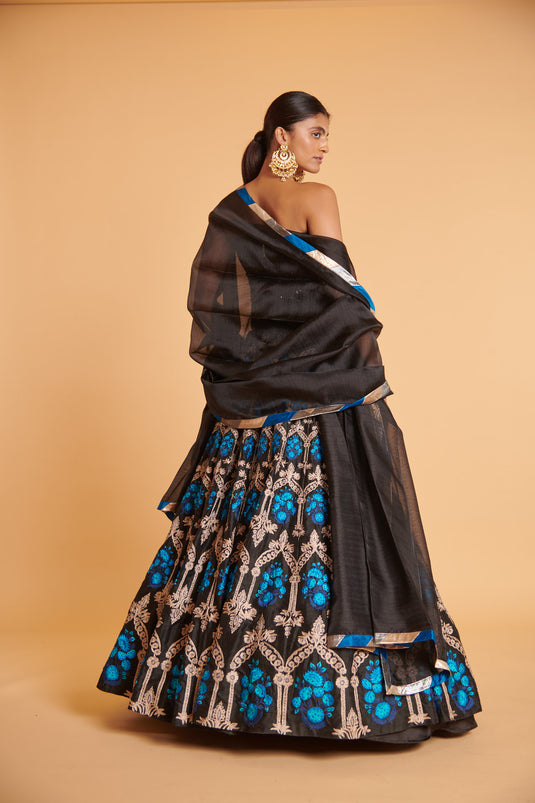 husn Noir cerulean glam mesh aari modern tradition