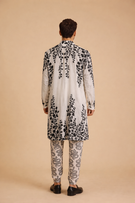 Miraas vine kurta
