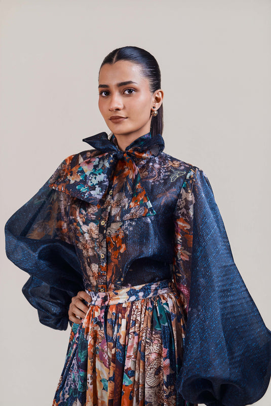 Day bloom bell sleeve shirt