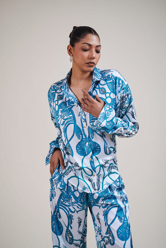 Sometsuke white-emerald vase co-ord