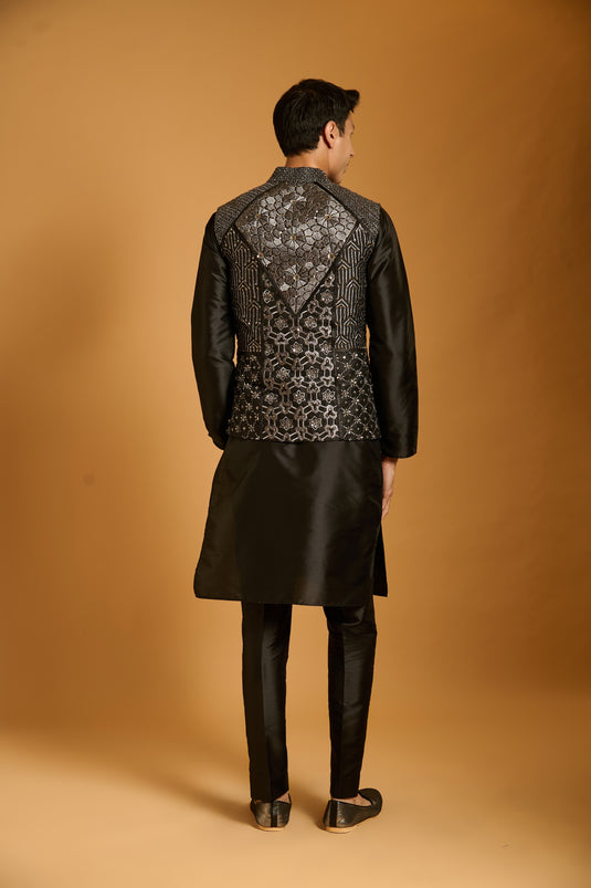 Trifecta black crystal bandi