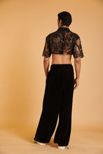 Load image into Gallery viewer, Noir Lace crop.